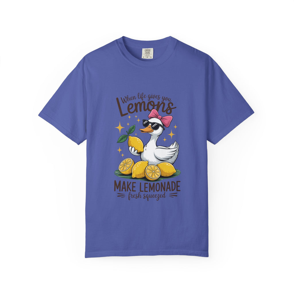 T-Shirt — "When Life Gives You Lemons Make Lemonade" Cute Duck Lemonade Graphic Tee