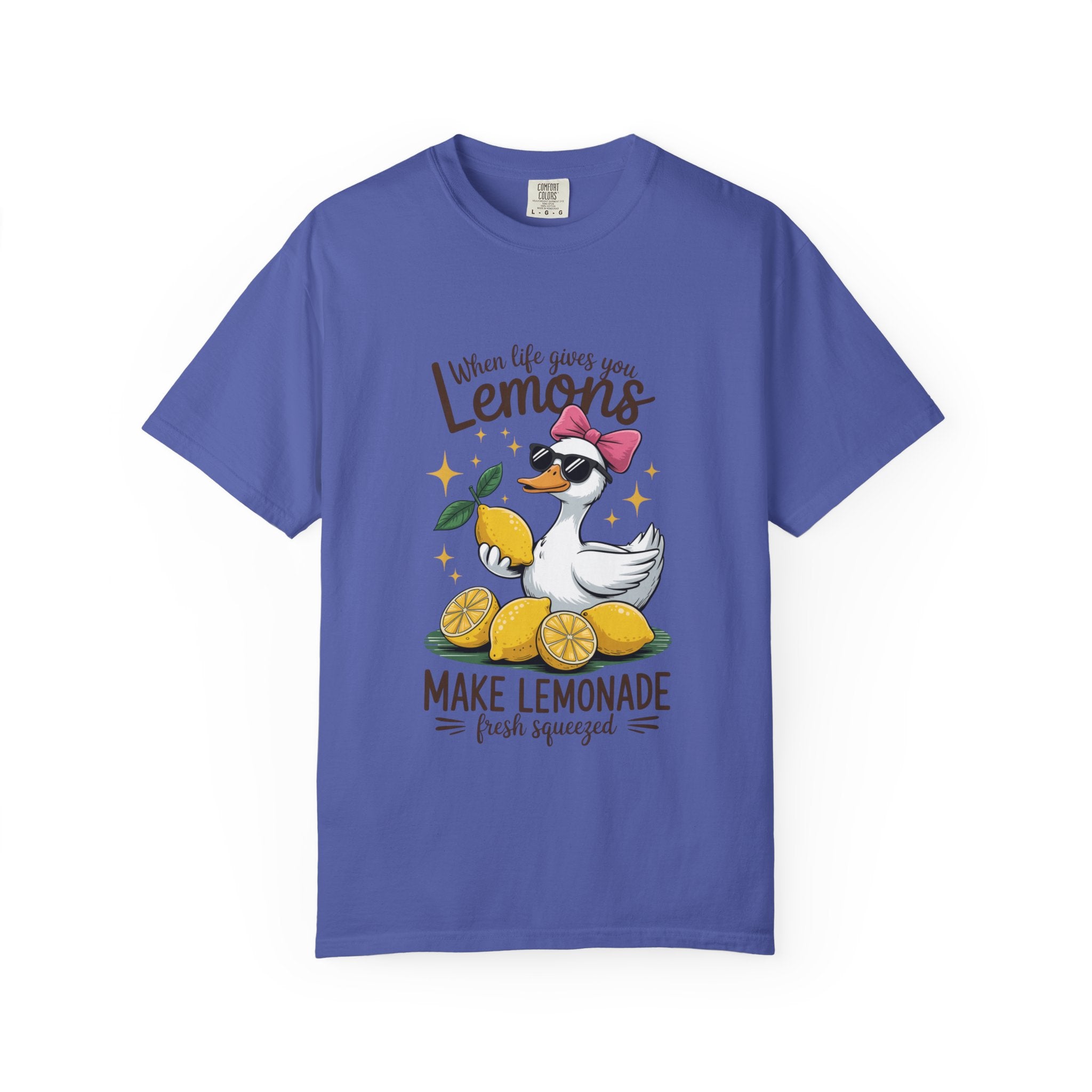 T-Shirt — "When Life Gives You Lemons Make Lemonade" Cute Duck Lemonade Graphic Tee