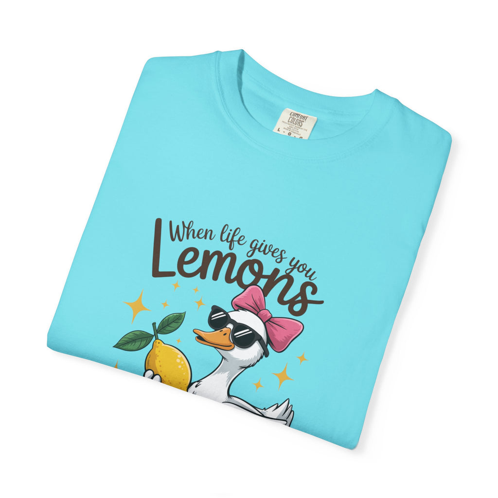 T-Shirt — "When Life Gives You Lemons Make Lemonade" Cute Duck Lemonade Graphic Tee