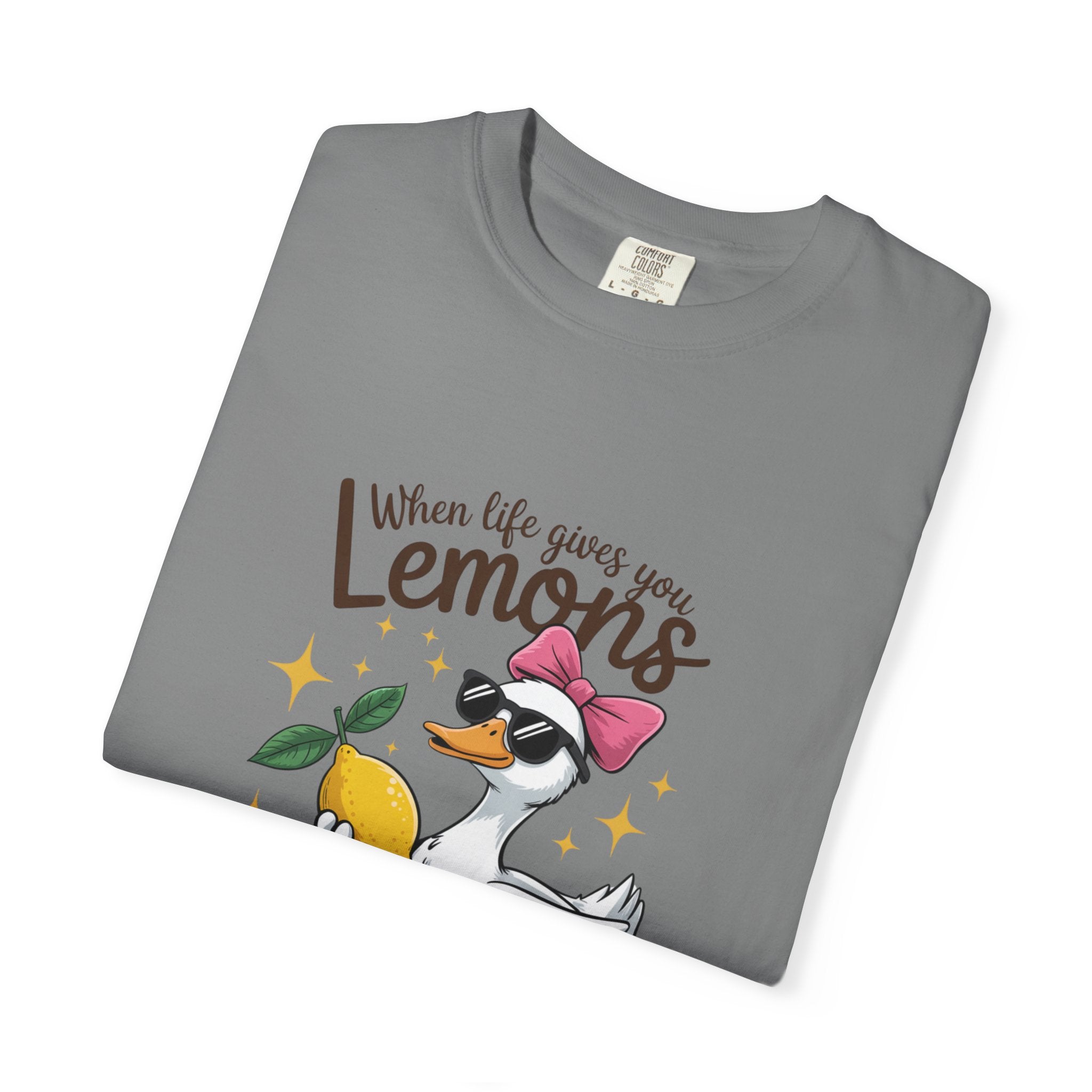 T-Shirt — "When Life Gives You Lemons Make Lemonade" Cute Duck Lemonade Graphic Tee