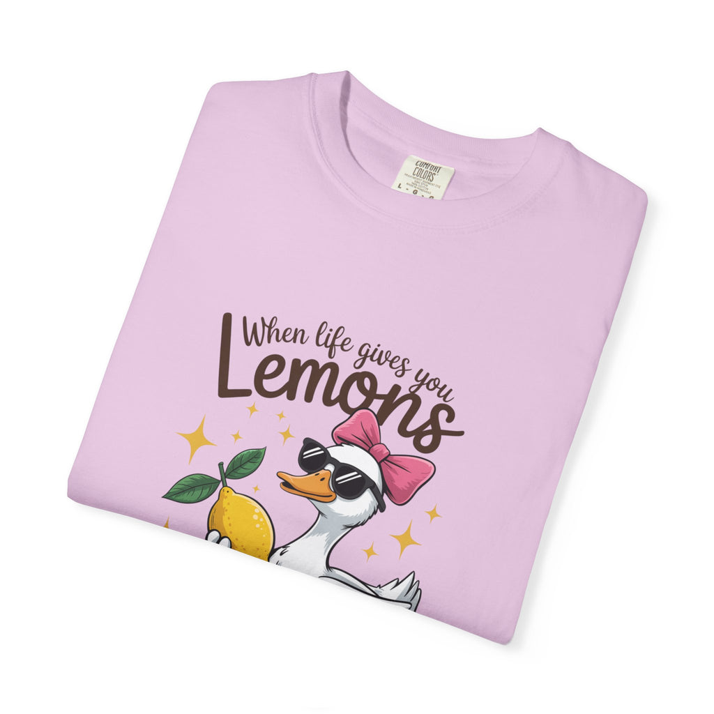 T-Shirt — "When Life Gives You Lemons Make Lemonade" Cute Duck Lemonade Graphic Tee