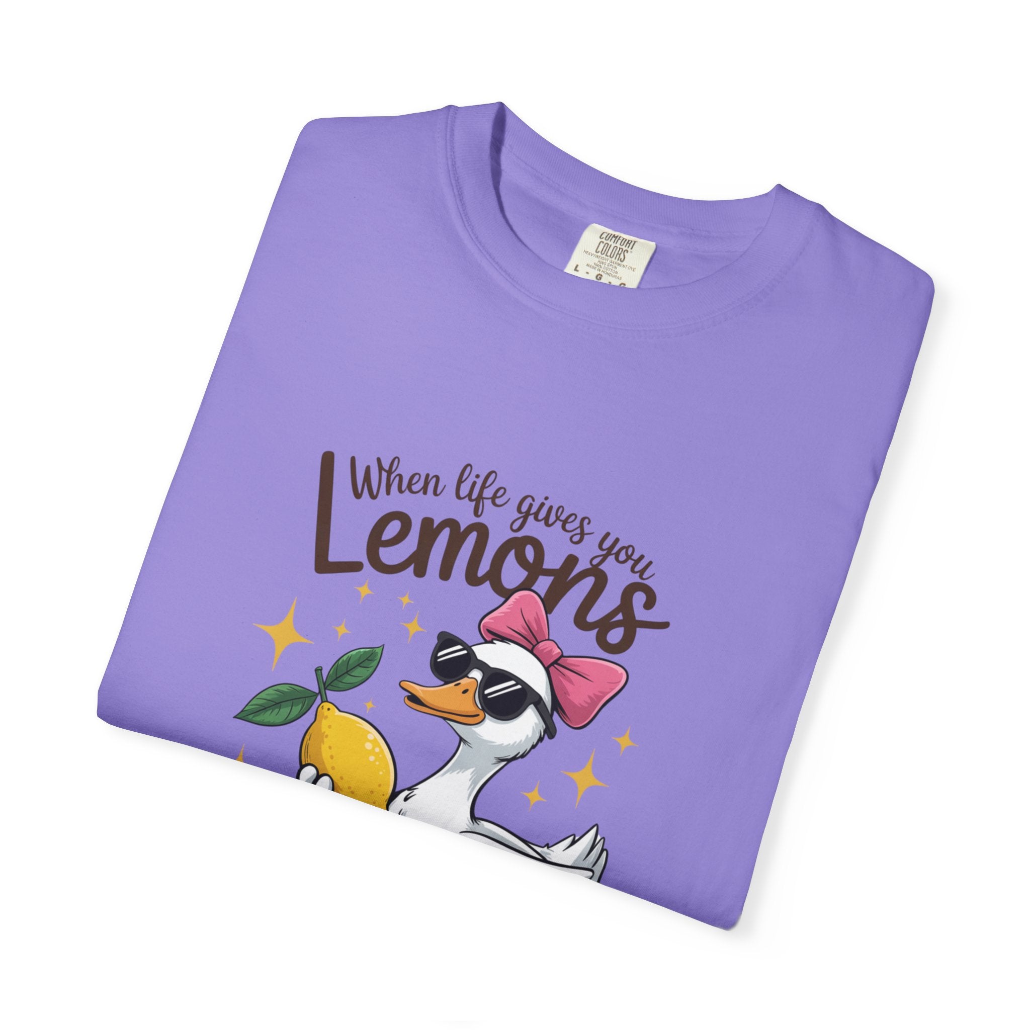 T-Shirt — "When Life Gives You Lemons Make Lemonade" Cute Duck Lemonade Graphic Tee