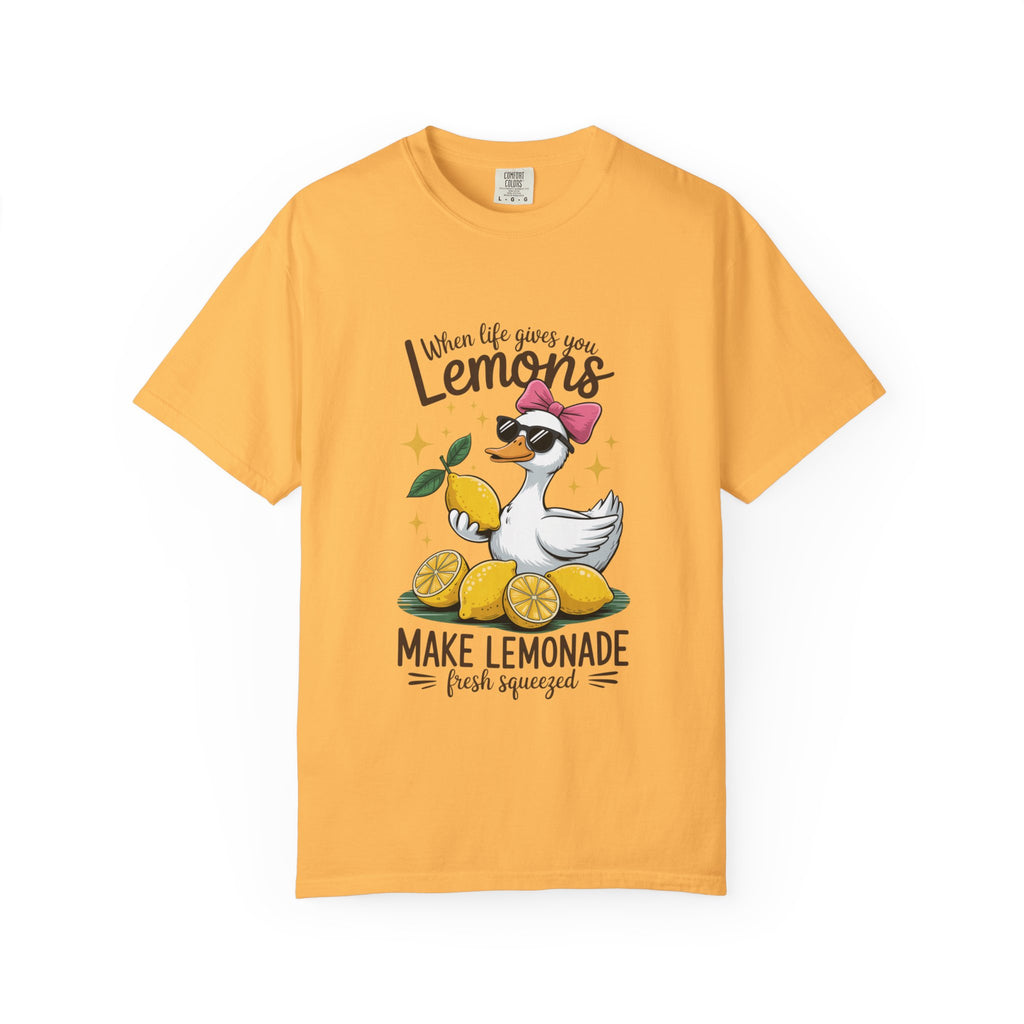 T-Shirt — "When Life Gives You Lemons Make Lemonade" Cute Duck Lemonade Graphic Tee