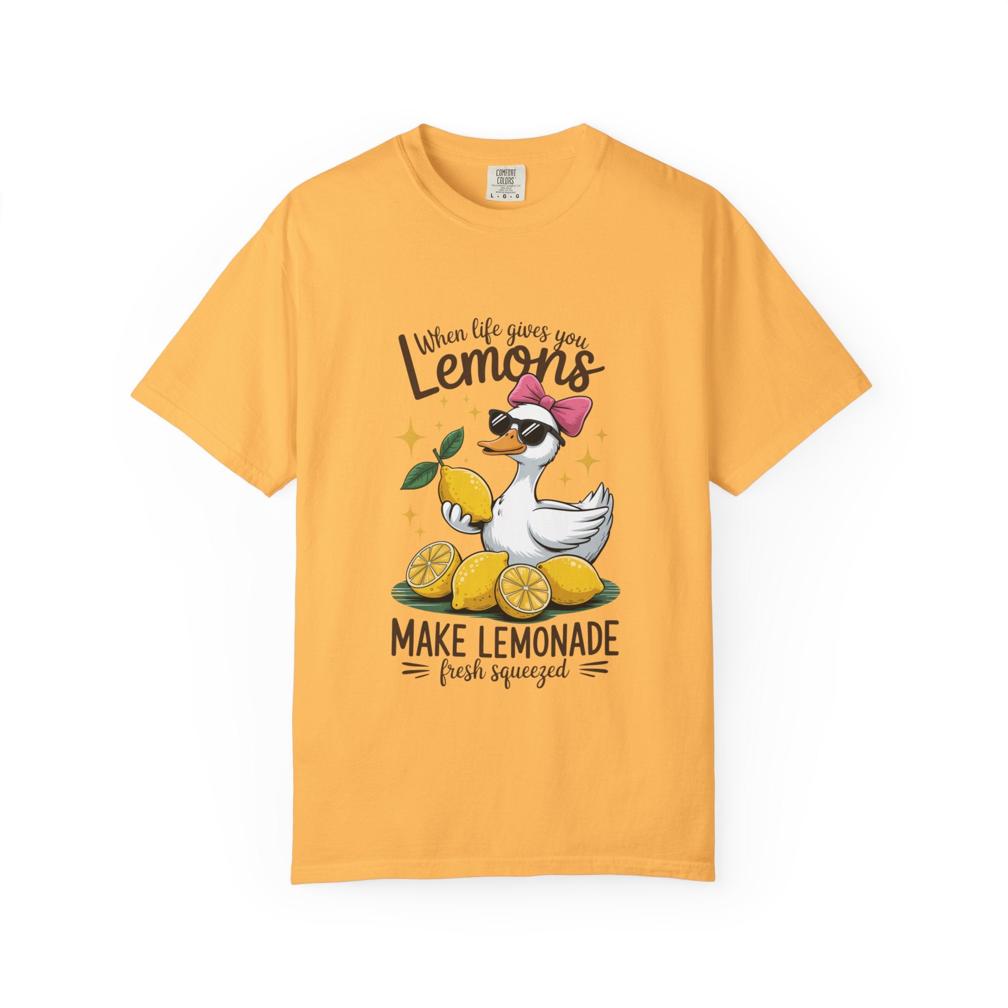 T-Shirt — "When Life Gives You Lemons Make Lemonade" Cute Duck Lemonade Graphic Tee