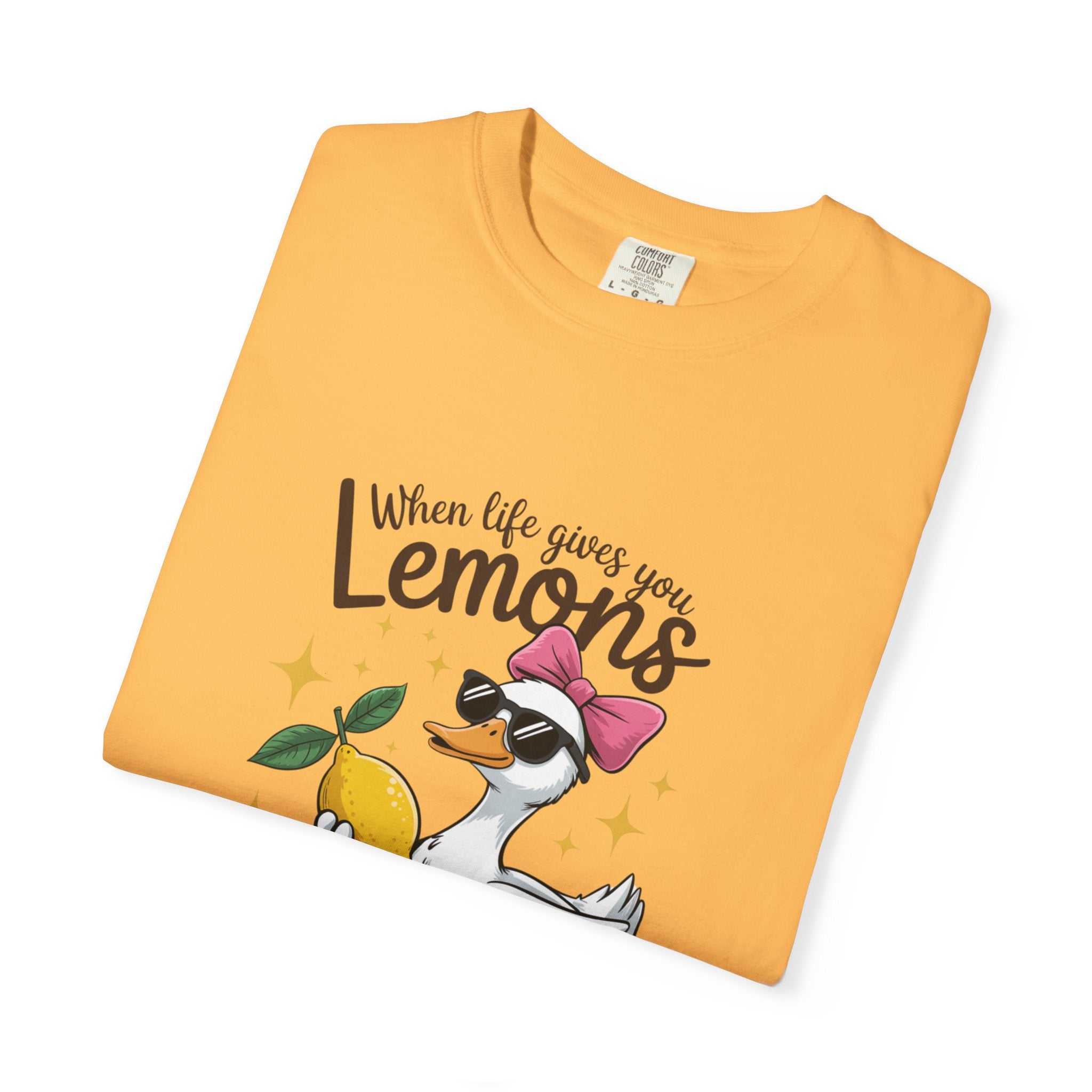 T-Shirt — "When Life Gives You Lemons Make Lemonade" Cute Duck Lemonade Graphic Tee