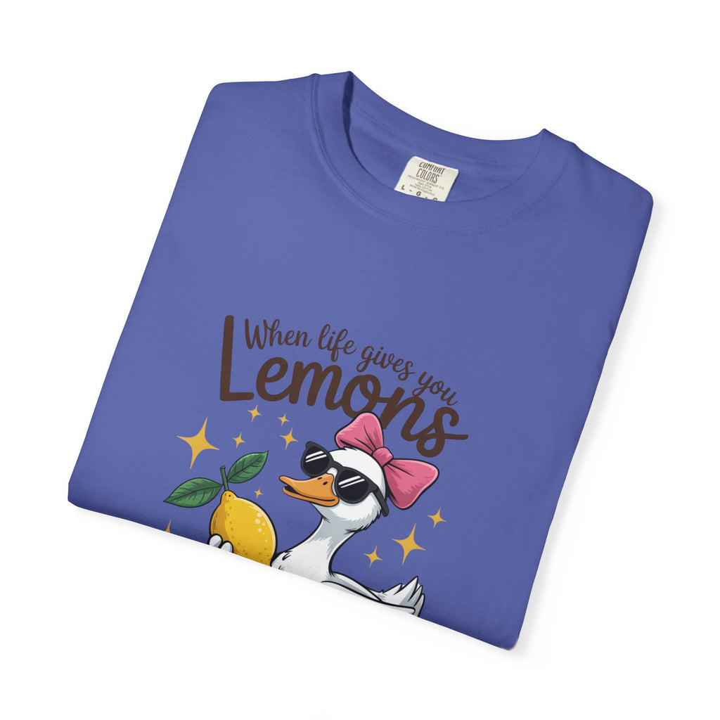 T-Shirt — "When Life Gives You Lemons Make Lemonade" Cute Duck Lemonade Graphic Tee