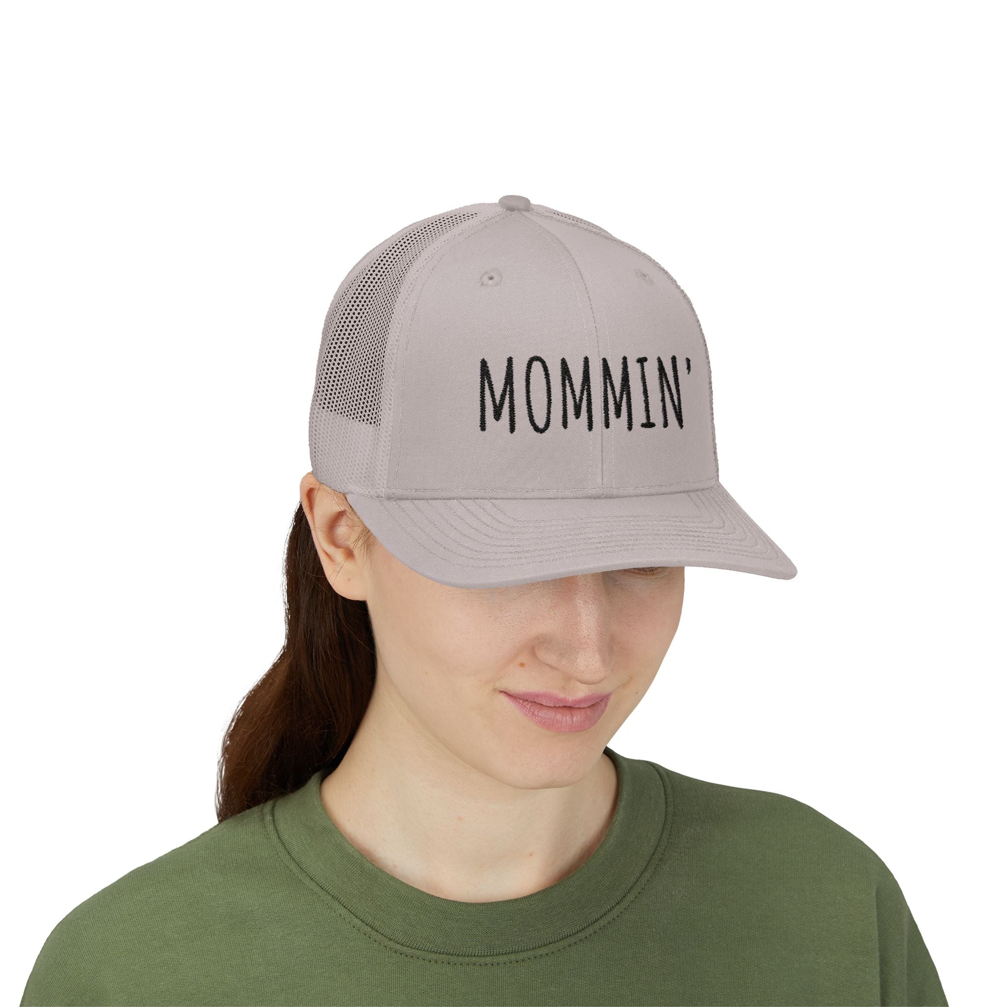 Mommin' Snapback Trucker Cap — Casual Mom Hat for Everyday Wear