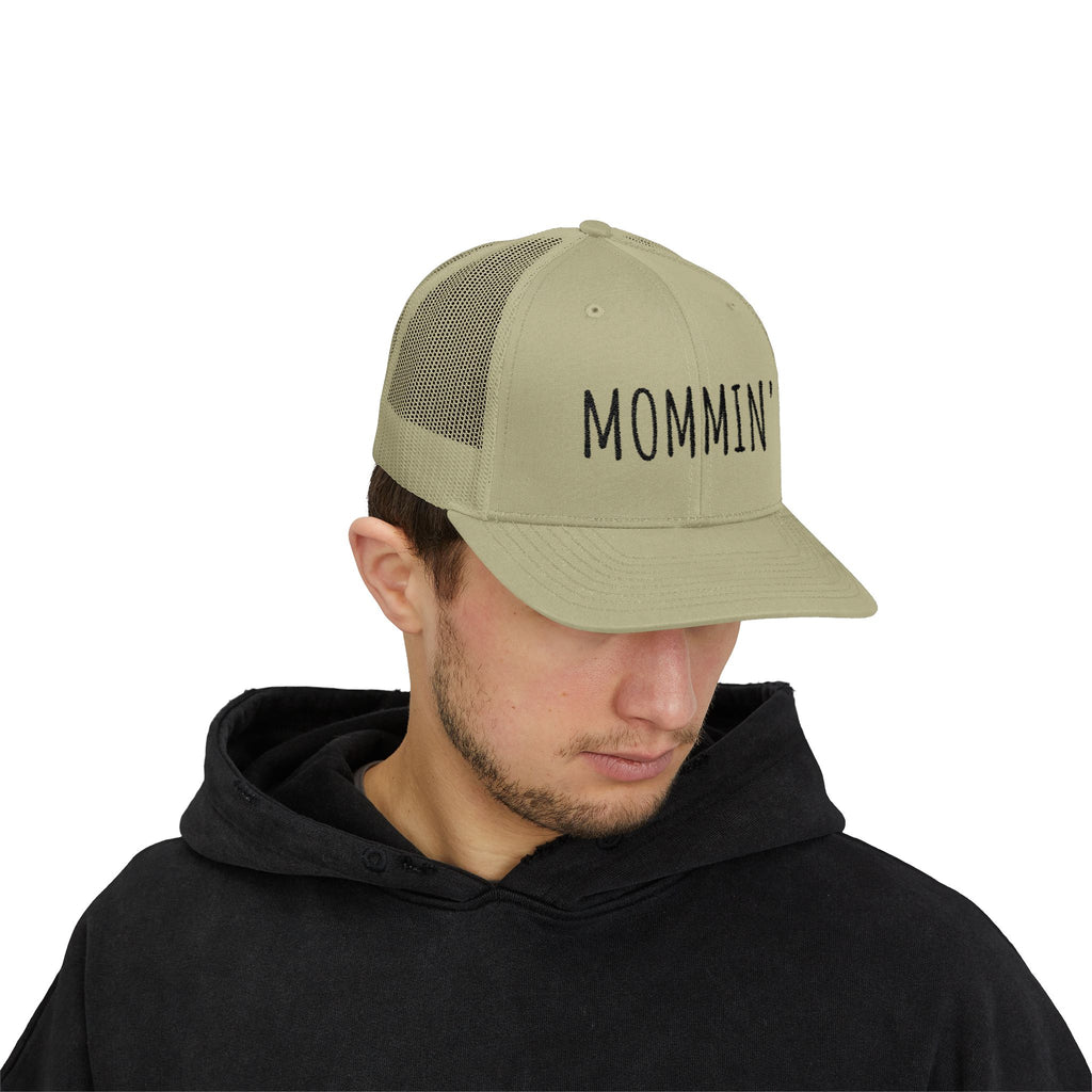 Mommin' Snapback Trucker Cap — Casual Mom Hat for Everyday Wear