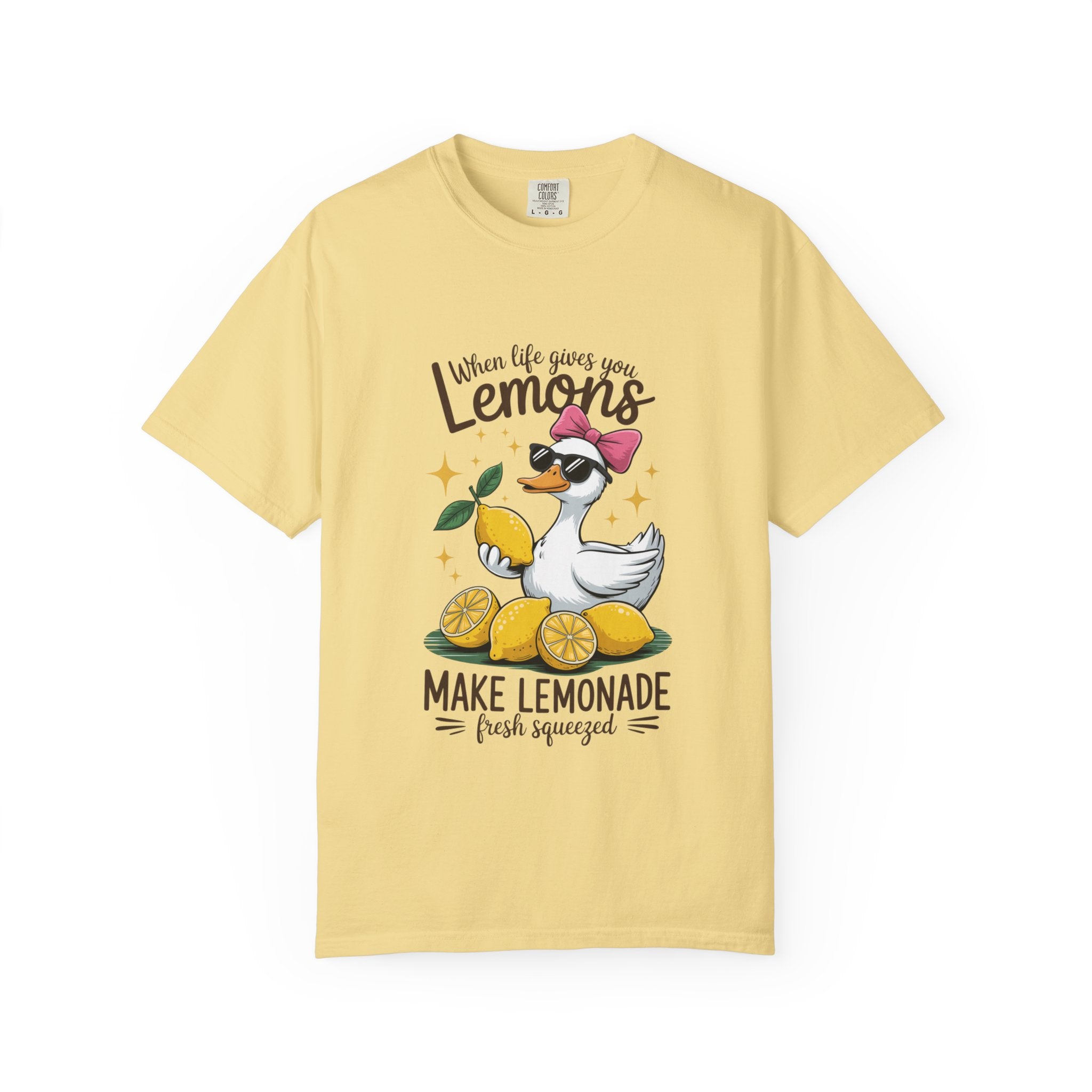 T-Shirt — "When Life Gives You Lemons Make Lemonade" Cute Duck Lemonade Graphic Tee