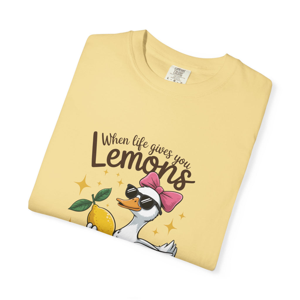 T-Shirt — "When Life Gives You Lemons Make Lemonade" Cute Duck Lemonade Graphic Tee
