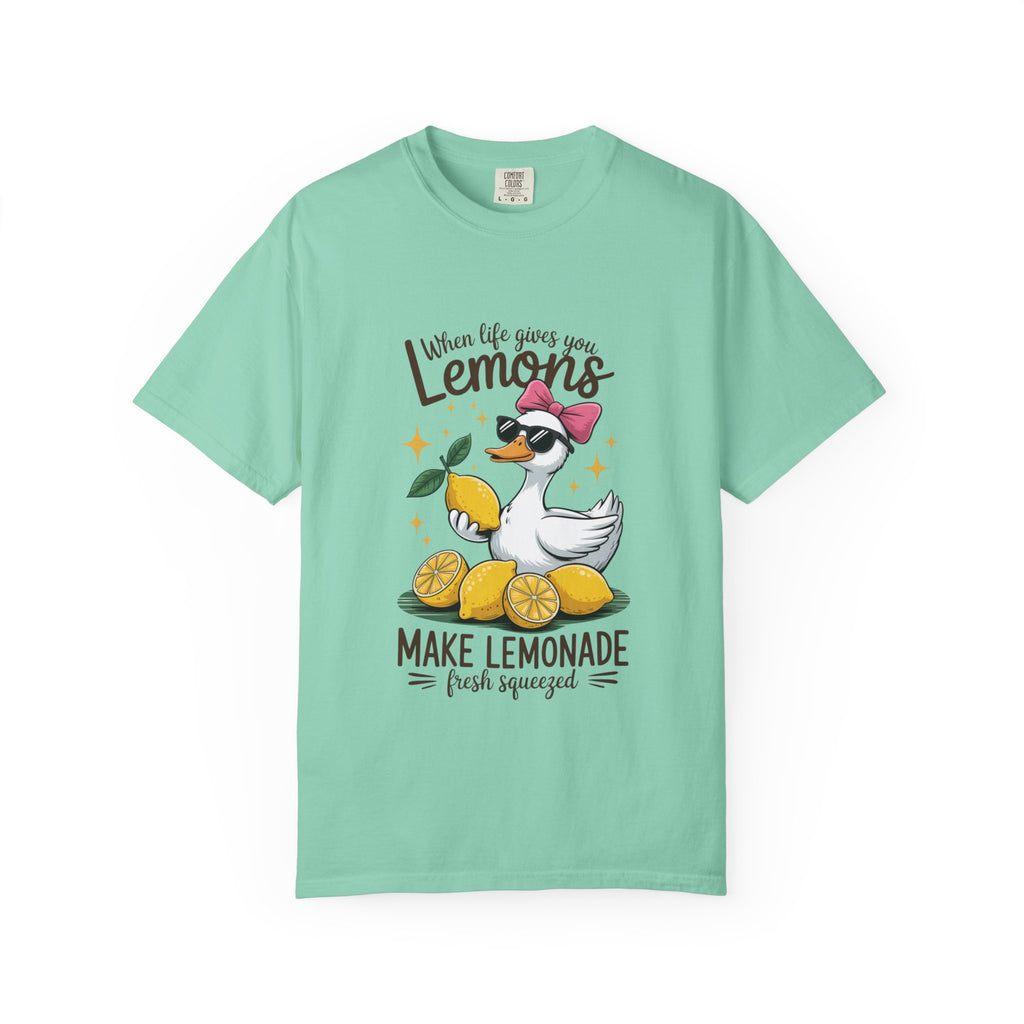 T-Shirt — "When Life Gives You Lemons Make Lemonade" Cute Duck Lemonade Graphic Tee