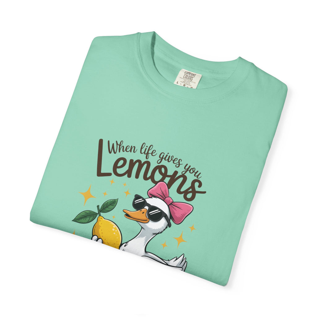 T-Shirt — "When Life Gives You Lemons Make Lemonade" Cute Duck Lemonade Graphic Tee