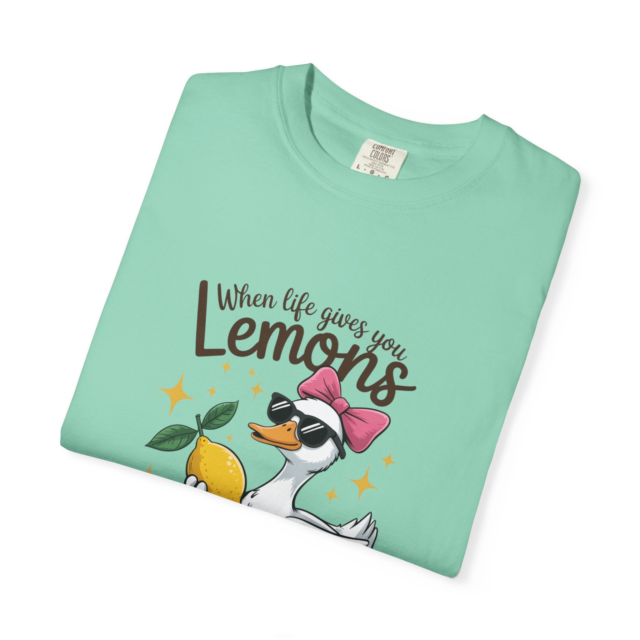 T-Shirt — "When Life Gives You Lemons Make Lemonade" Cute Duck Lemonade Graphic Tee