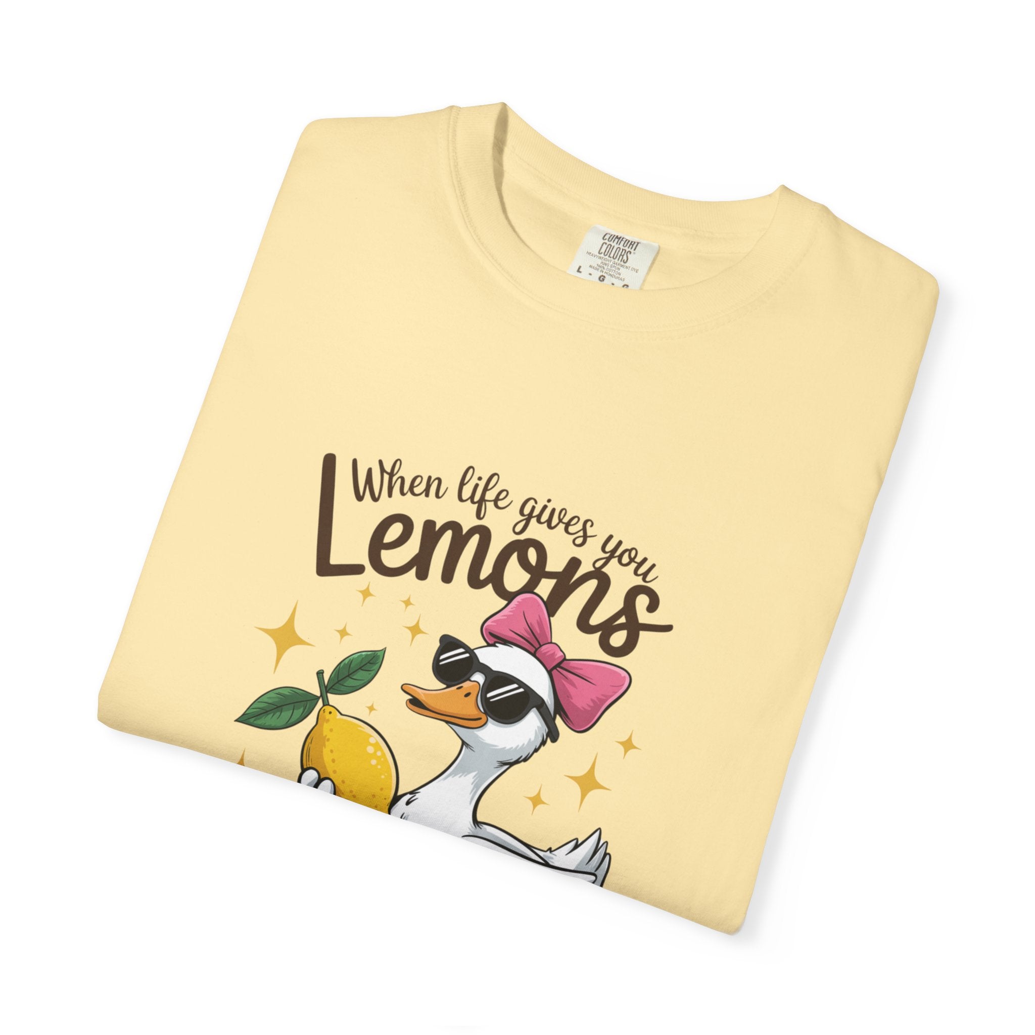 T-Shirt — "When Life Gives You Lemons Make Lemonade" Cute Duck Lemonade Graphic Tee