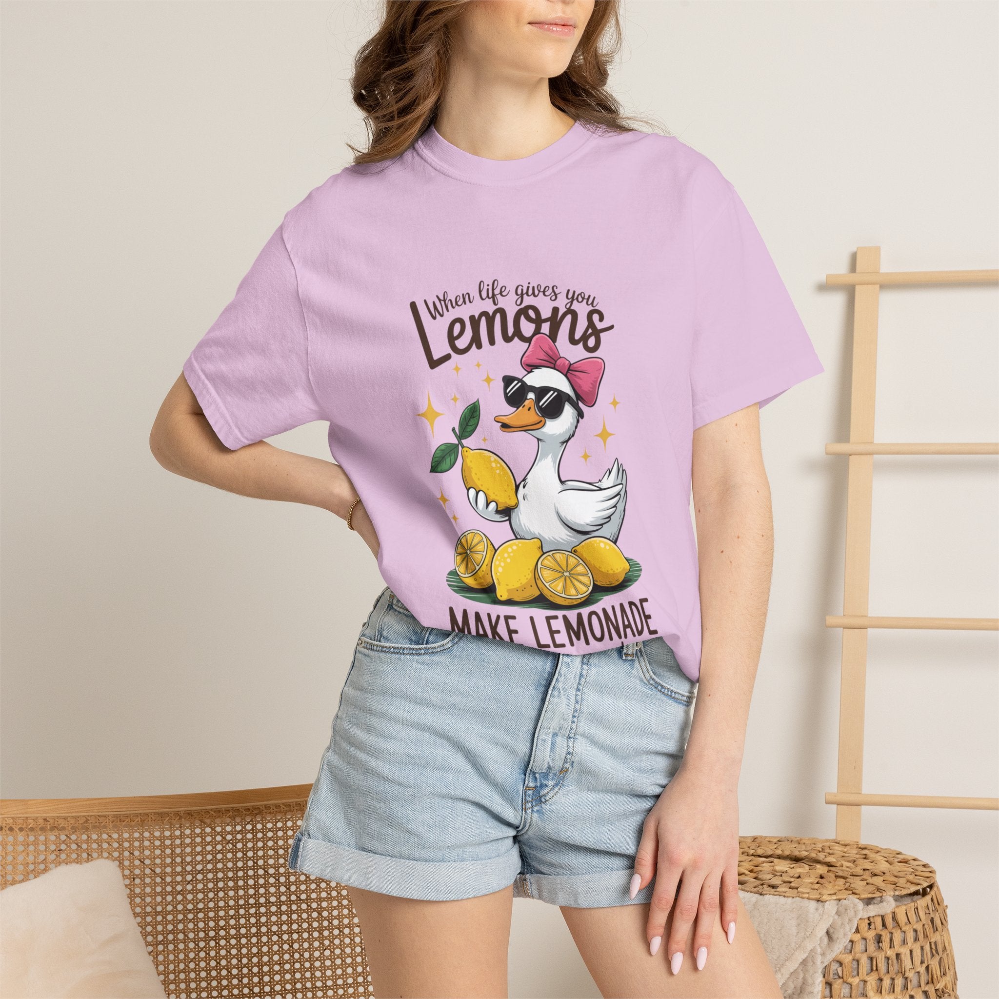 T-Shirt — "When Life Gives You Lemons Make Lemonade" Cute Duck Lemonade Graphic Tee