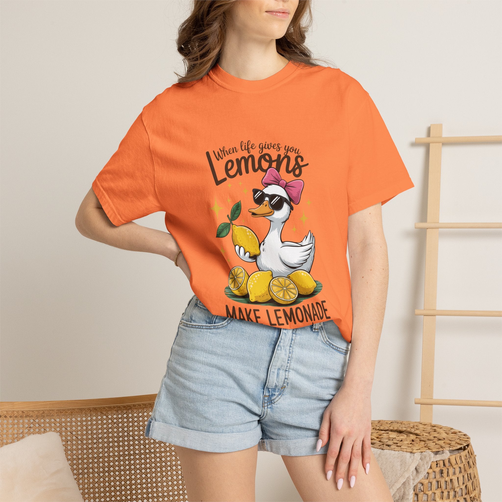 T-Shirt — "When Life Gives You Lemons Make Lemonade" Cute Duck Lemonade Graphic Tee