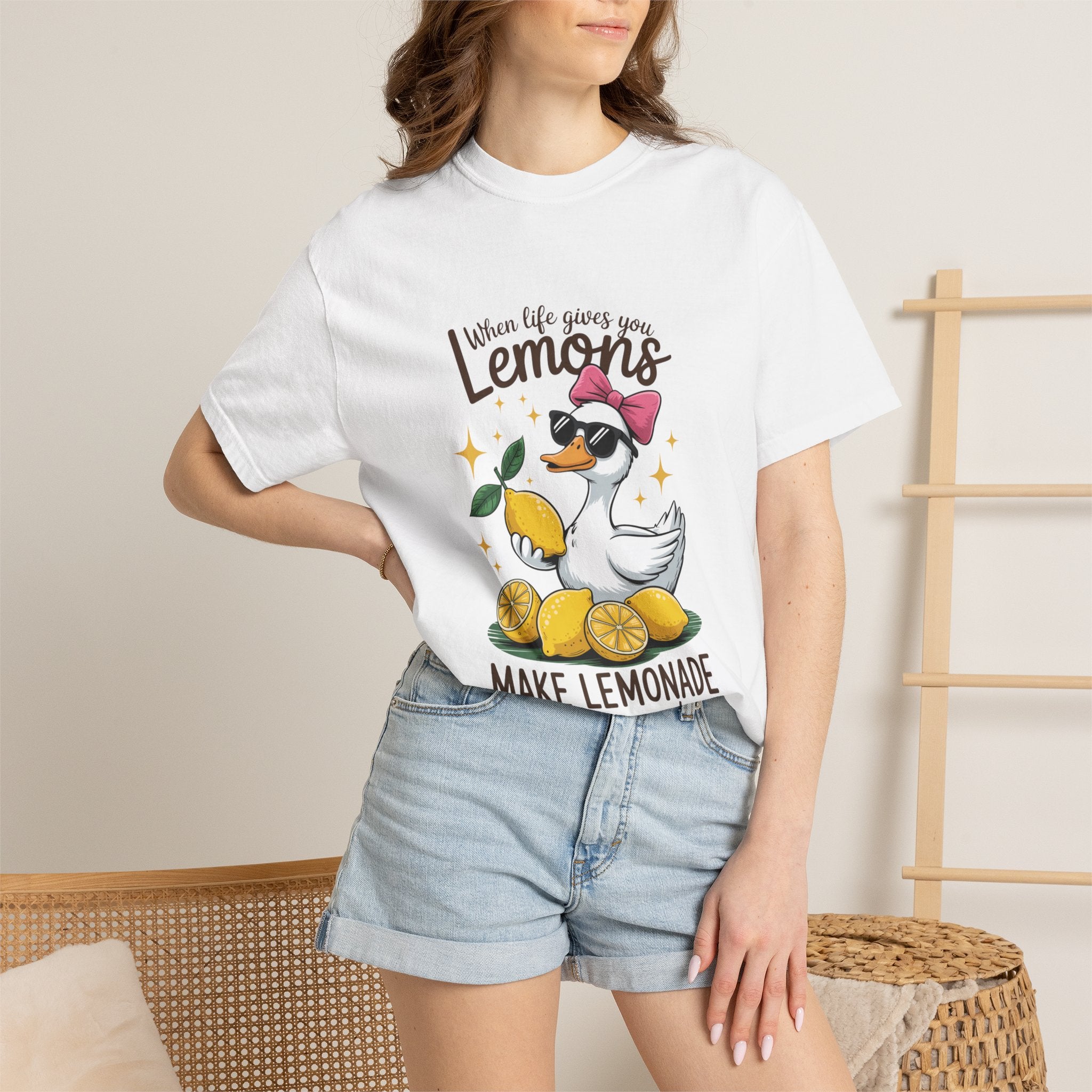 T-Shirt — "When Life Gives You Lemons Make Lemonade" Cute Duck Lemonade Graphic Tee