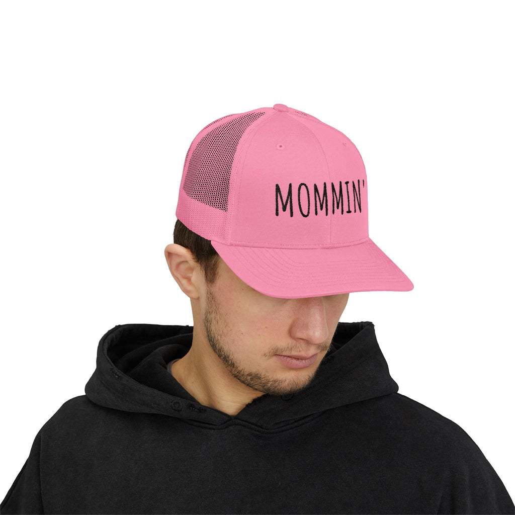 Mommin' Snapback Trucker Cap — Casual Mom Hat for Everyday Wear