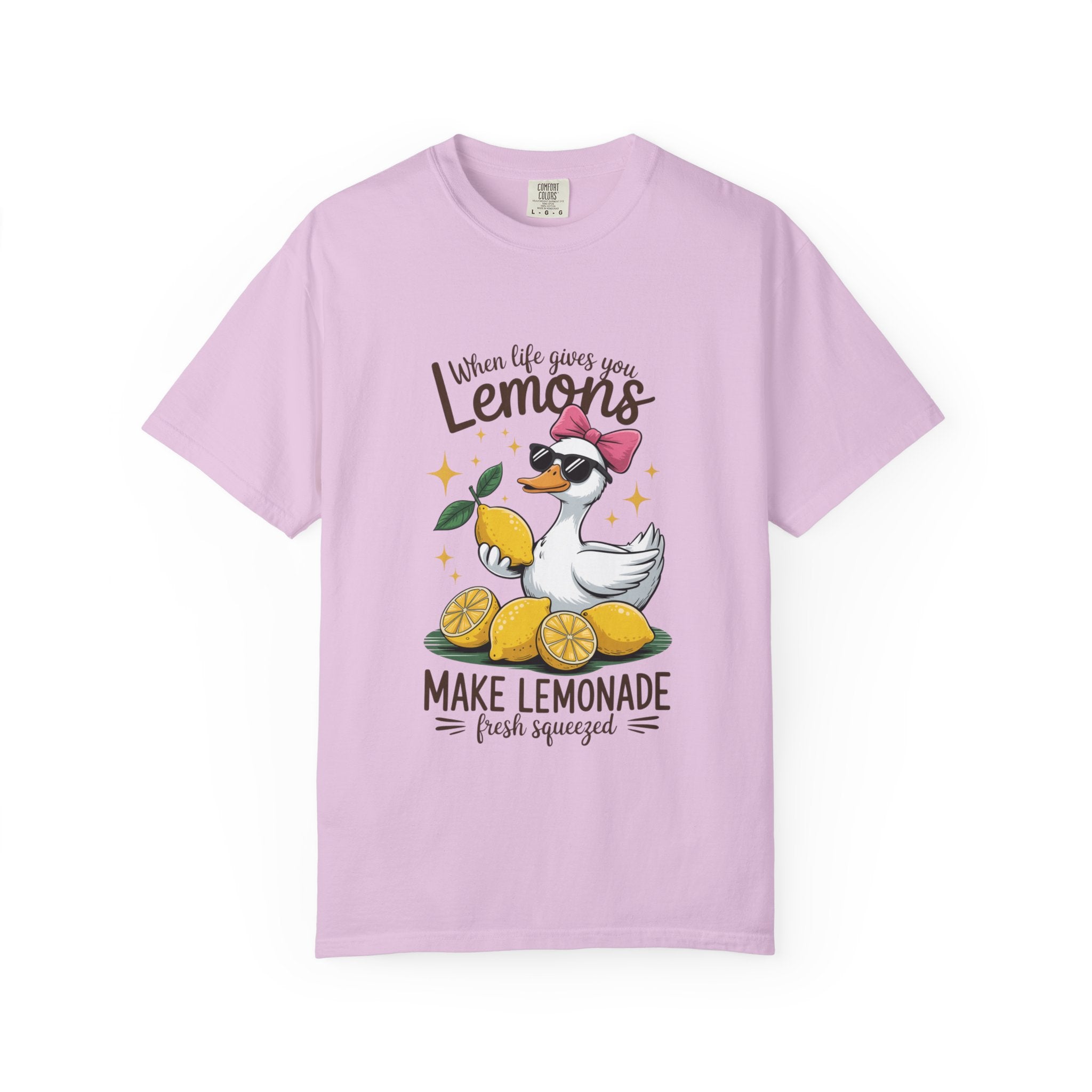 T-Shirt — "When Life Gives You Lemons Make Lemonade" Cute Duck Lemonade Graphic Tee
