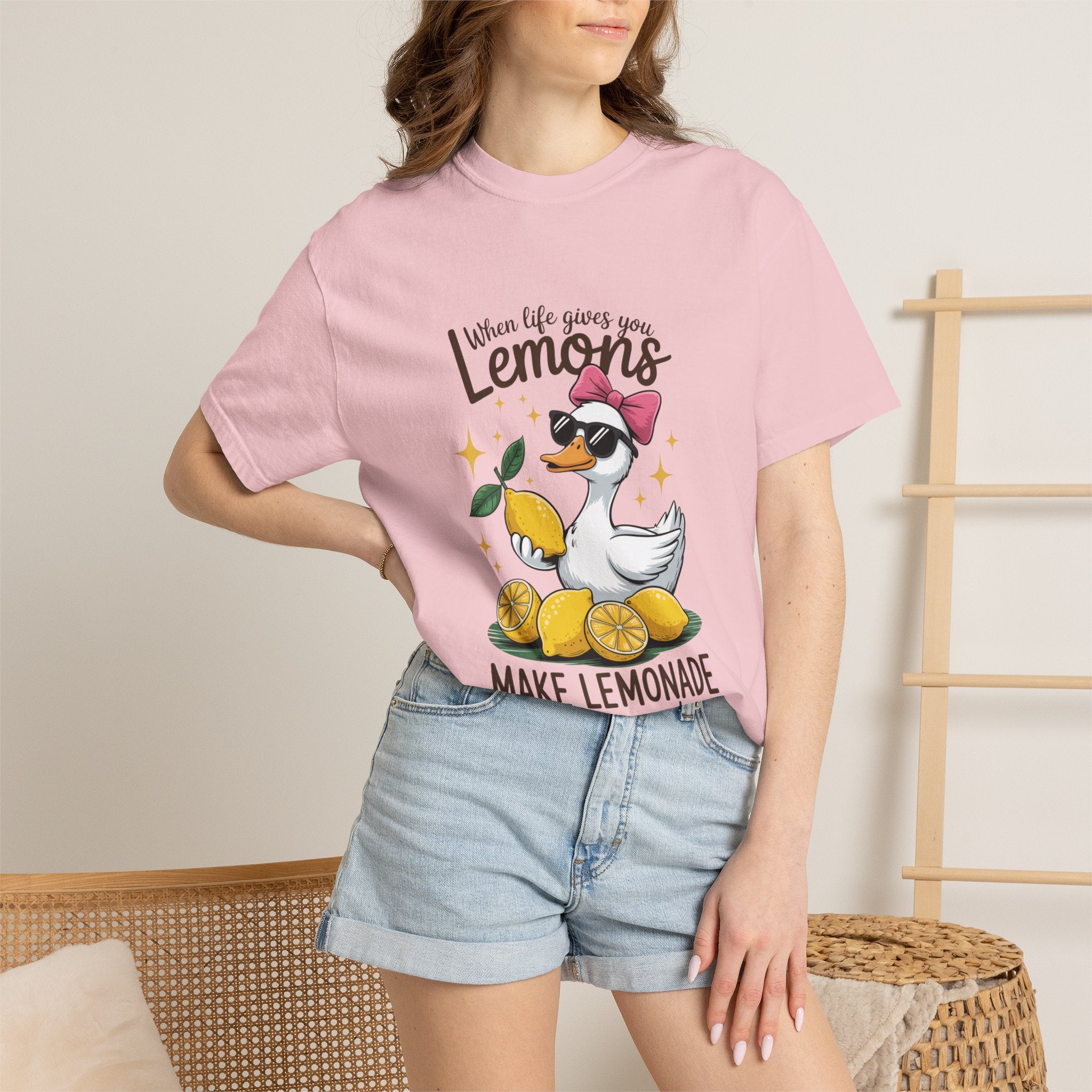 T-Shirt — "When Life Gives You Lemons Make Lemonade" Cute Duck Lemonade Graphic Tee