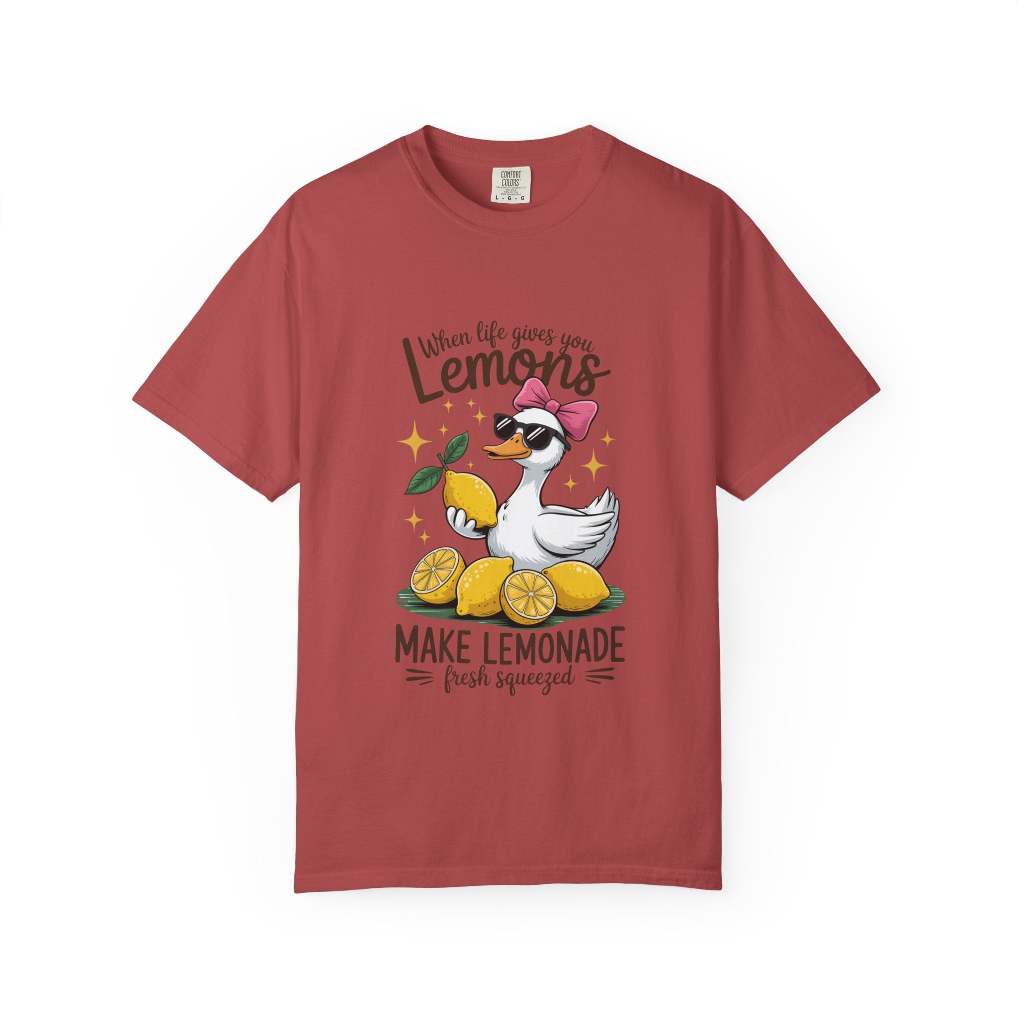 T-Shirt — "When Life Gives You Lemons Make Lemonade" Cute Duck Lemonade Graphic Tee