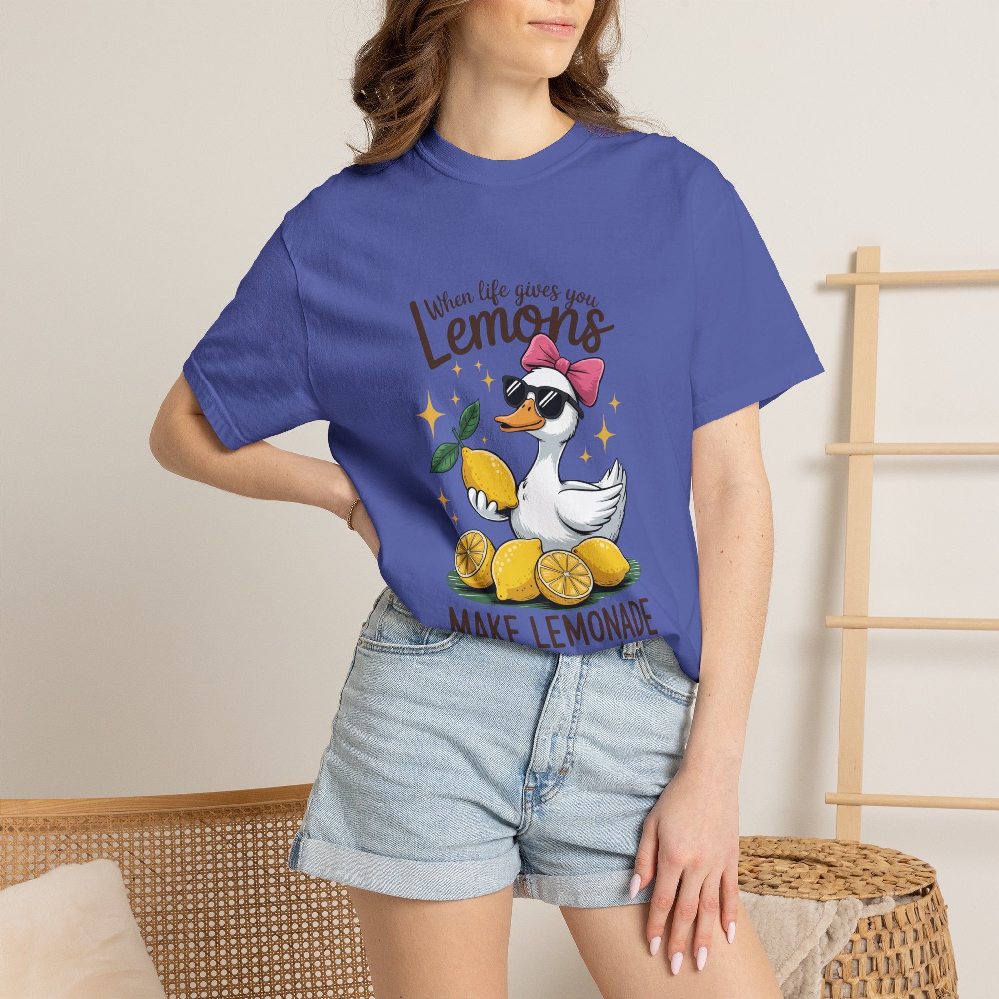 T-Shirt — "When Life Gives You Lemons Make Lemonade" Cute Duck Lemonade Graphic Tee