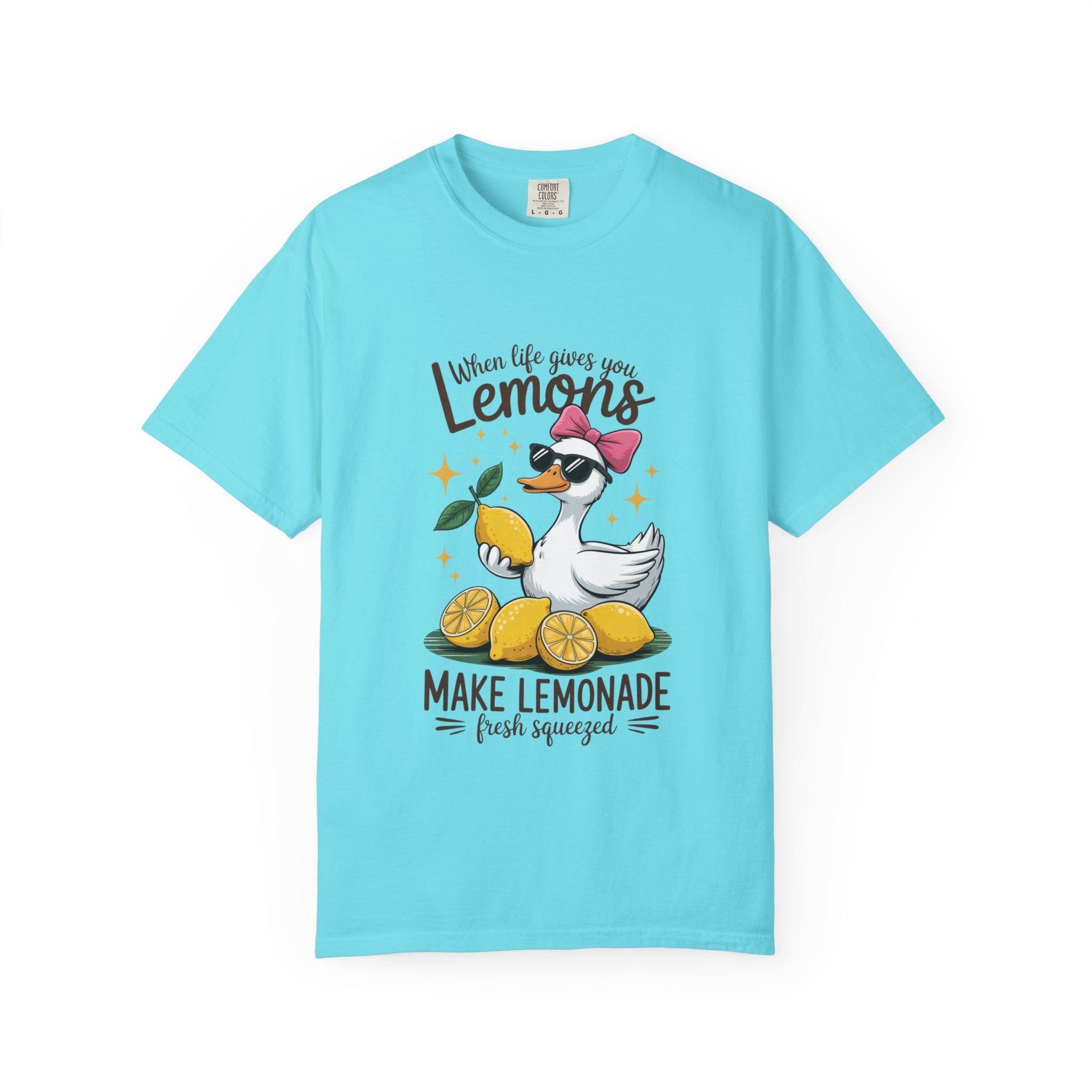 T-Shirt — "When Life Gives You Lemons Make Lemonade" Cute Duck Lemonade Graphic Tee
