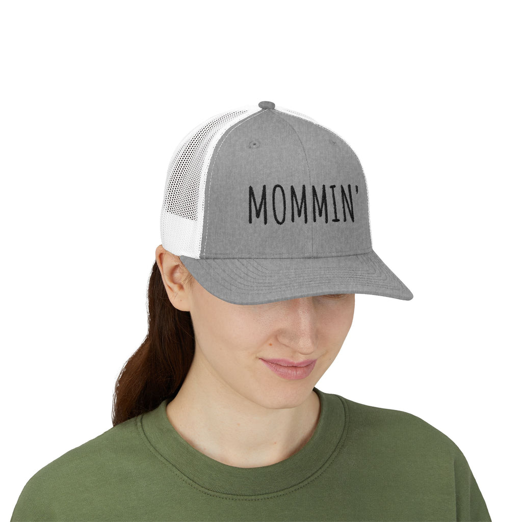 Mommin' Snapback Trucker Cap — Casual Mom Hat for Everyday Wear