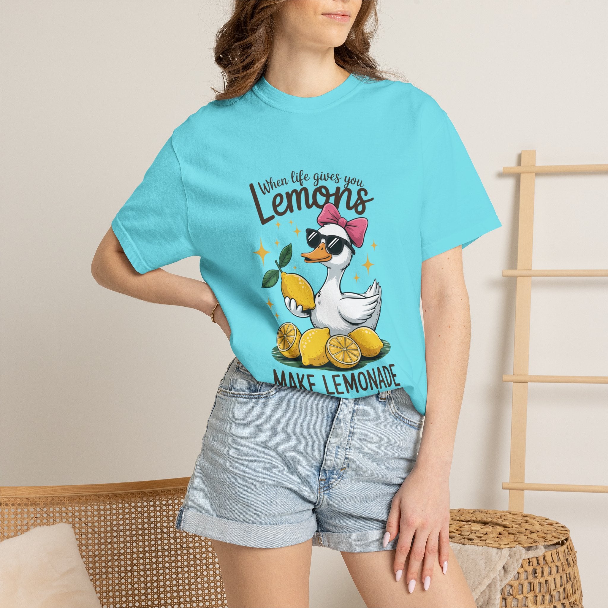 T-Shirt — "When Life Gives You Lemons Make Lemonade" Cute Duck Lemonade Graphic Tee