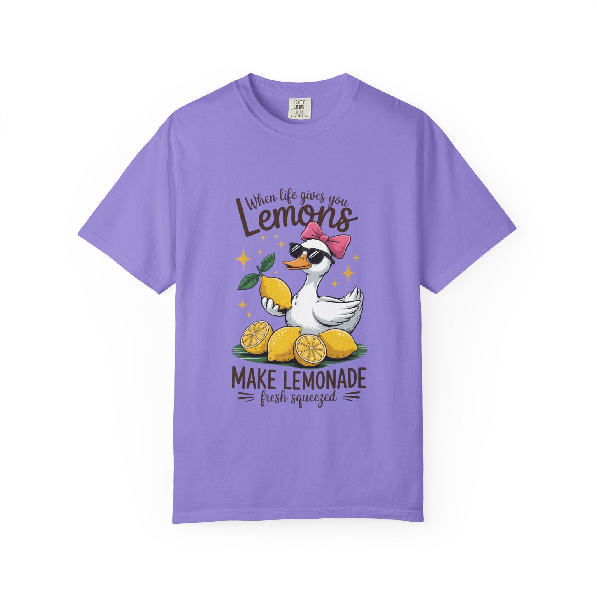T-Shirt — "When Life Gives You Lemons Make Lemonade" Cute Duck Lemonade Graphic Tee