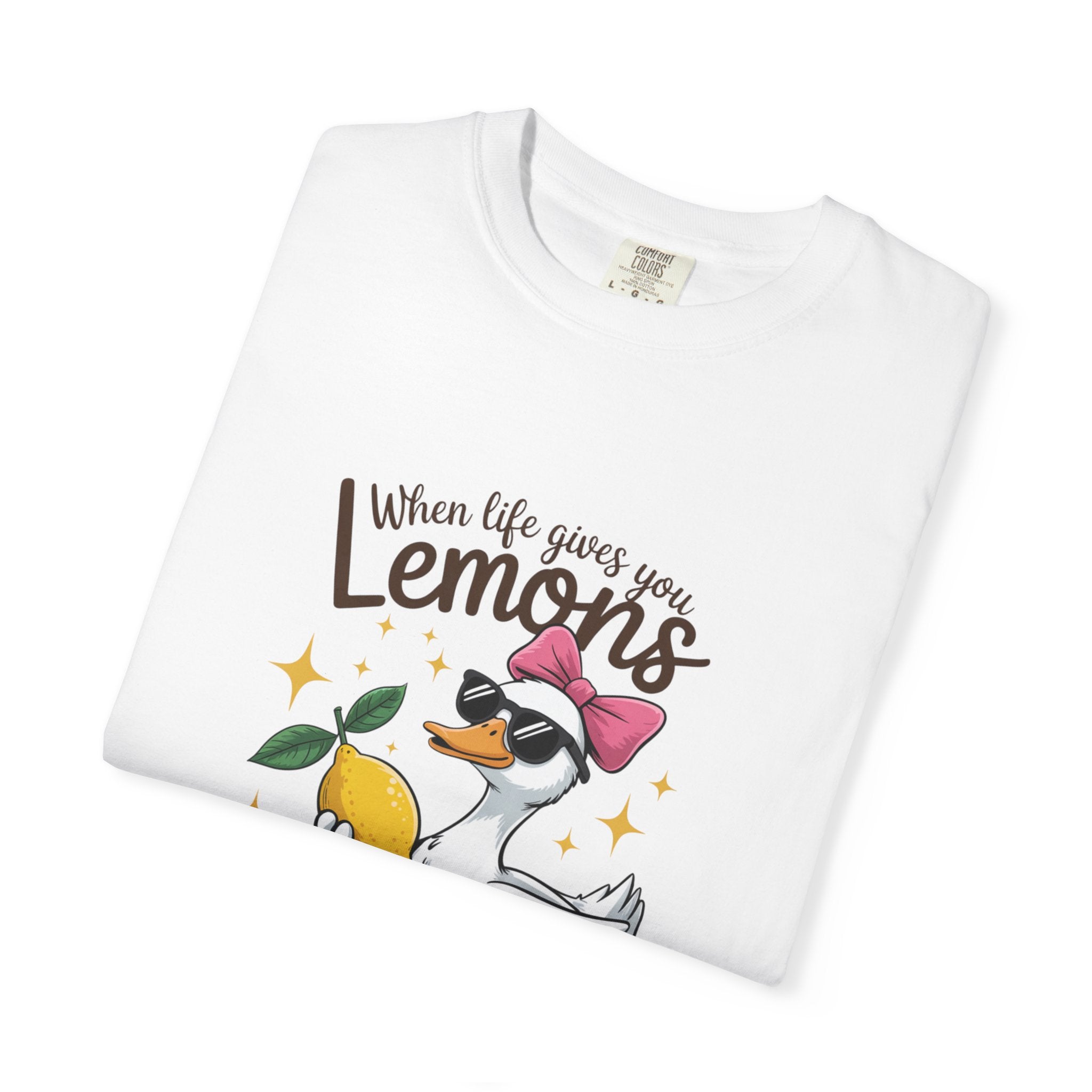 T-Shirt — "When Life Gives You Lemons Make Lemonade" Cute Duck Lemonade Graphic Tee
