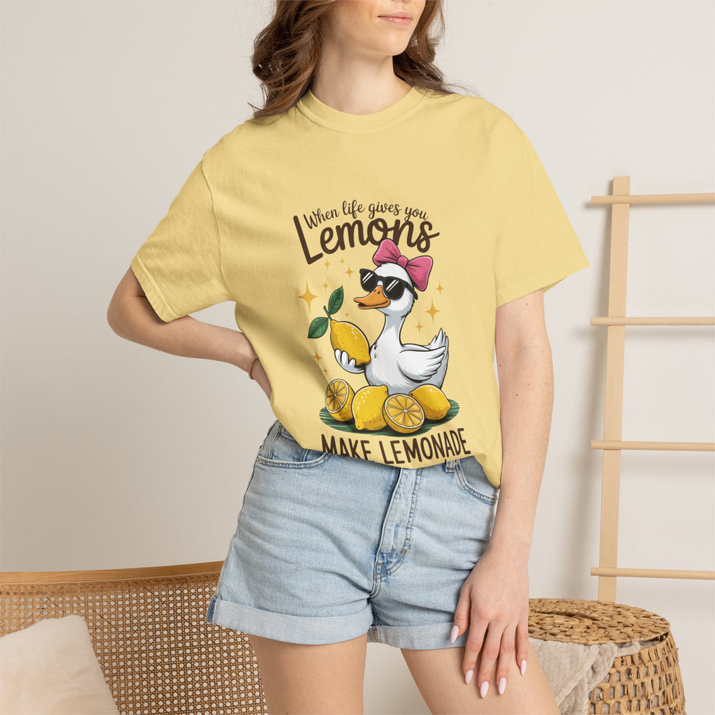 T-Shirt — "When Life Gives You Lemons Make Lemonade" Cute Duck Lemonade Graphic Tee