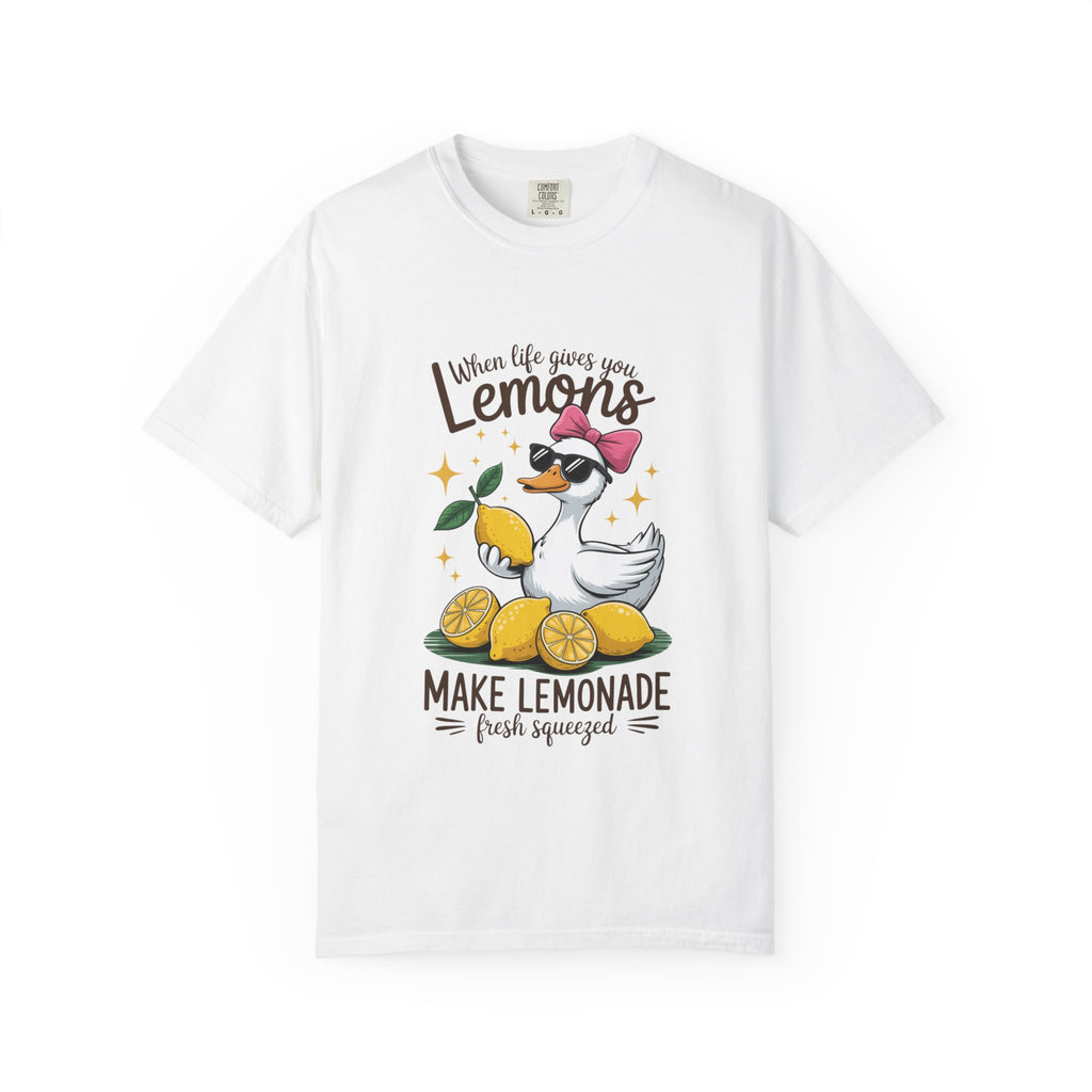 T-Shirt — "When Life Gives You Lemons Make Lemonade" Cute Duck Lemonade Graphic Tee