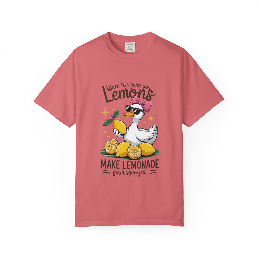 T-Shirt — "When Life Gives You Lemons Make Lemonade" Cute Duck Lemonade Graphic Tee