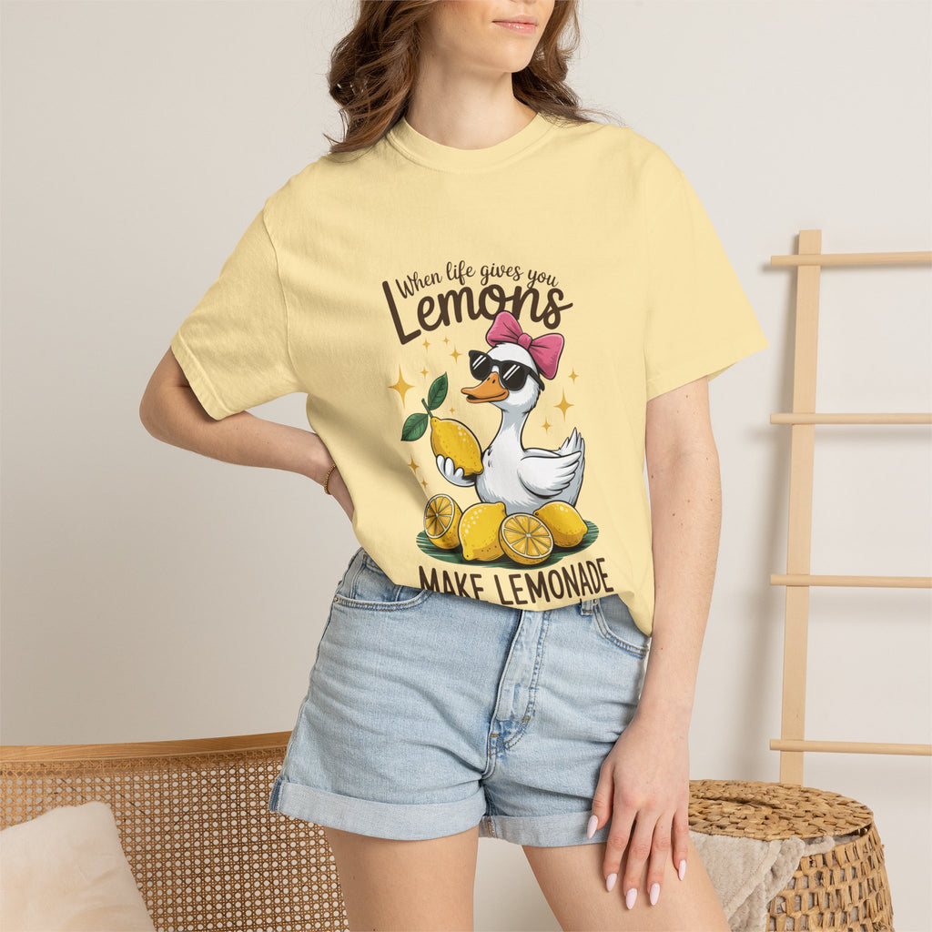 T-Shirt — "When Life Gives You Lemons Make Lemonade" Cute Duck Lemonade Graphic Tee