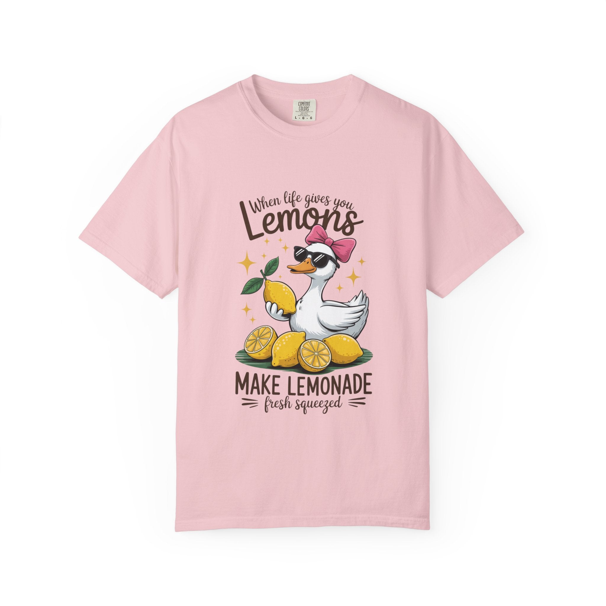 T-Shirt — "When Life Gives You Lemons Make Lemonade" Cute Duck Lemonade Graphic Tee