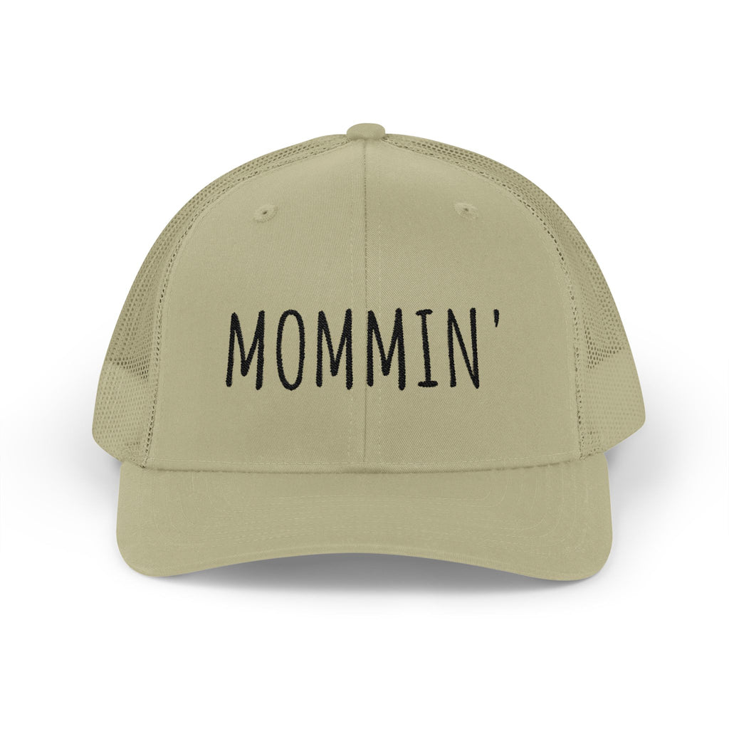 Mommin' Snapback Trucker Cap — Casual Mom Hat for Everyday Wear