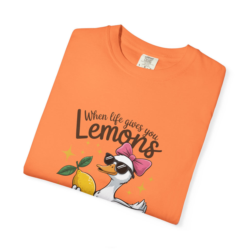 T-Shirt — "When Life Gives You Lemons Make Lemonade" Cute Duck Lemonade Graphic Tee
