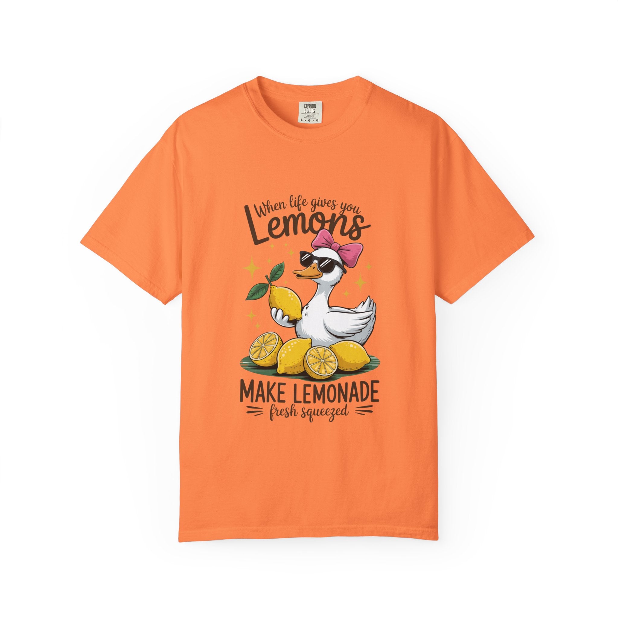 T-Shirt — "When Life Gives You Lemons Make Lemonade" Cute Duck Lemonade Graphic Tee