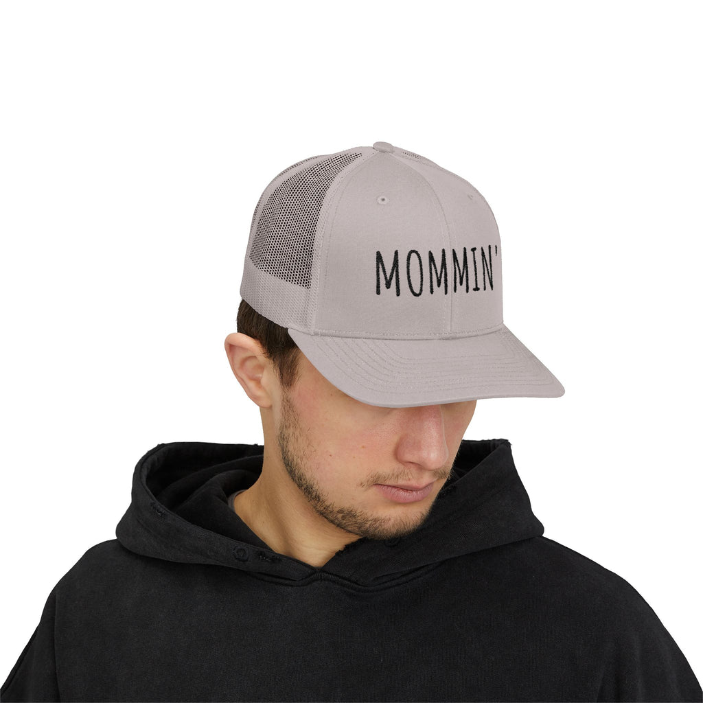 Mommin' Snapback Trucker Cap — Casual Mom Hat for Everyday Wear