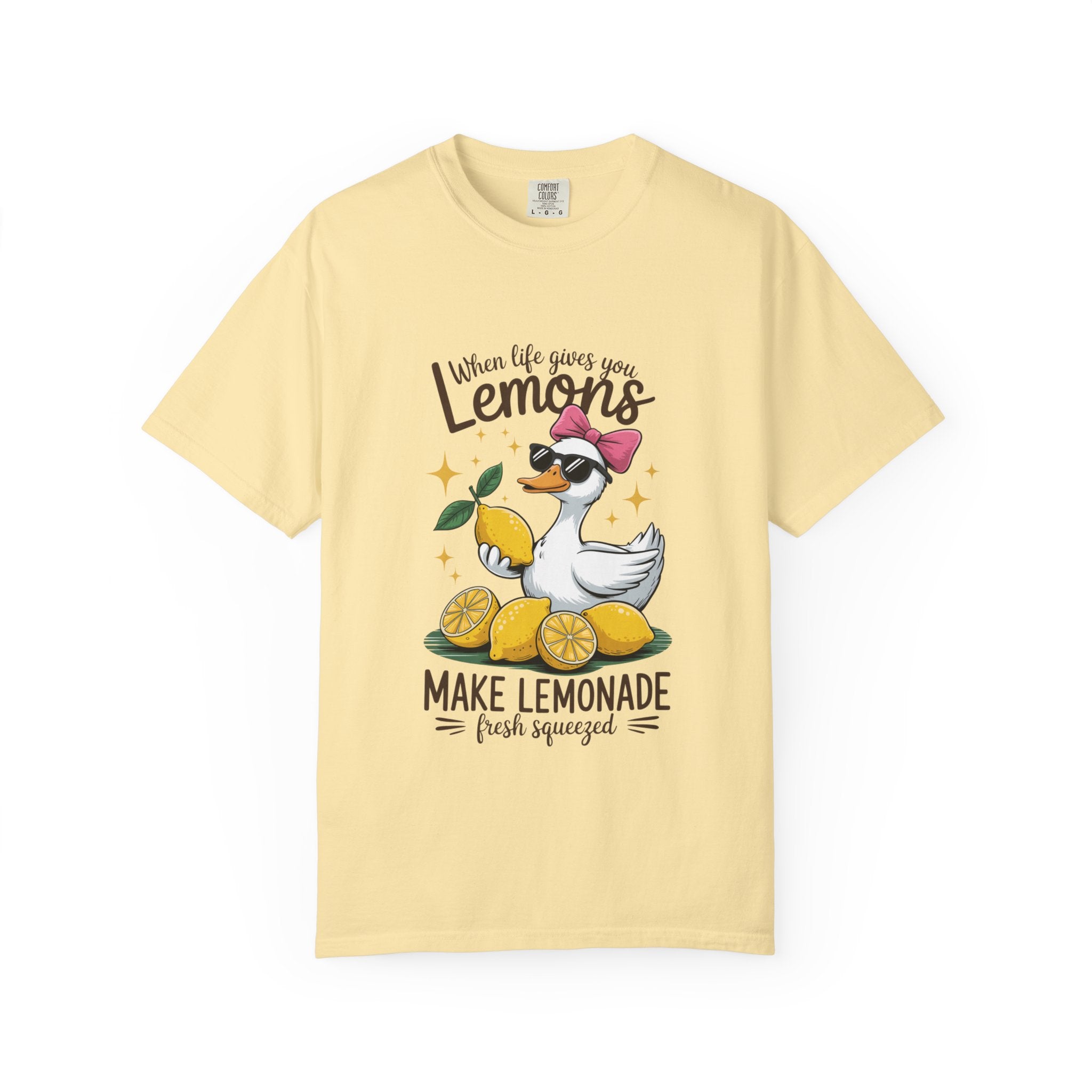T-Shirt — "When Life Gives You Lemons Make Lemonade" Cute Duck Lemonade Graphic Tee