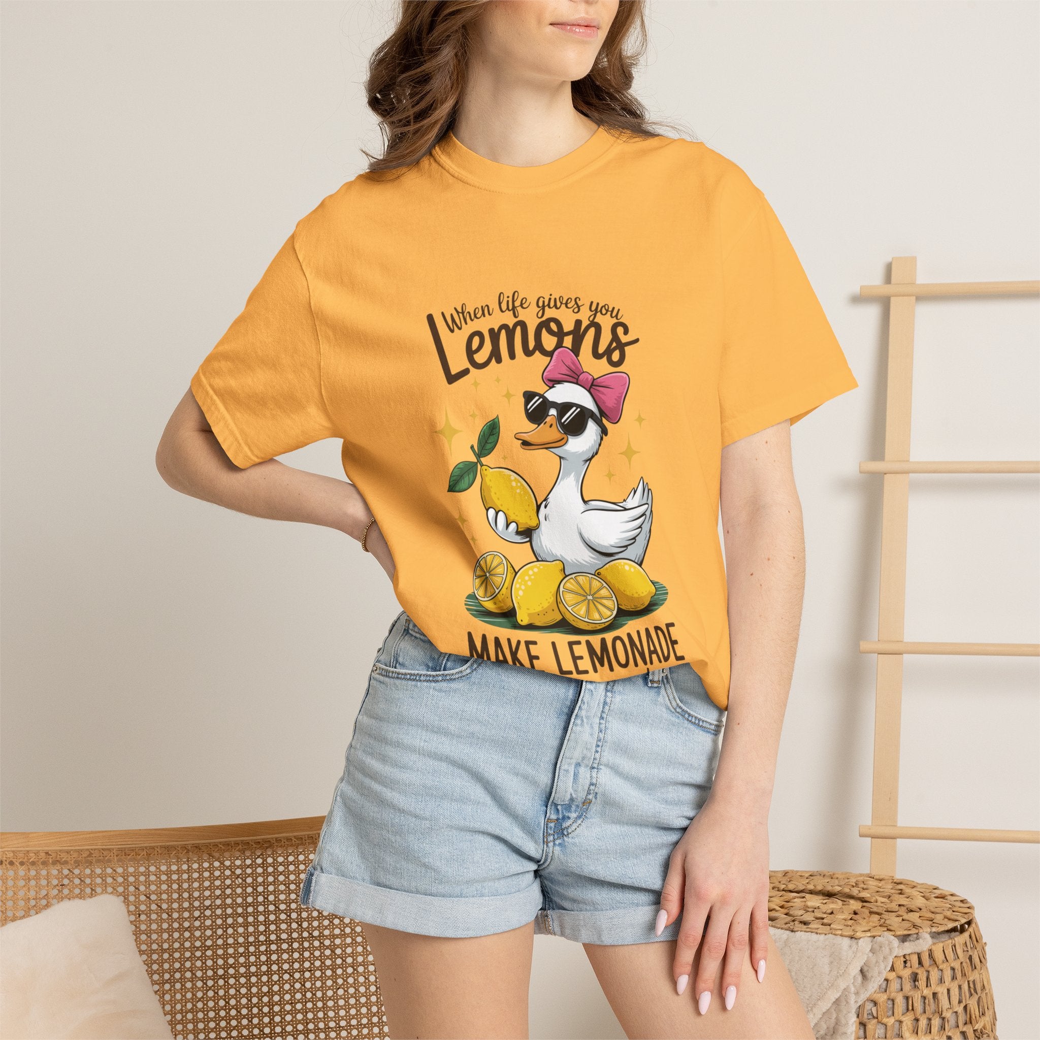 T-Shirt — "When Life Gives You Lemons Make Lemonade" Cute Duck Lemonade Graphic Tee